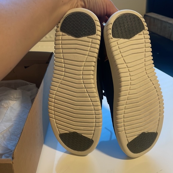 New kids Steve Madden shoes - Picture 2 of 4